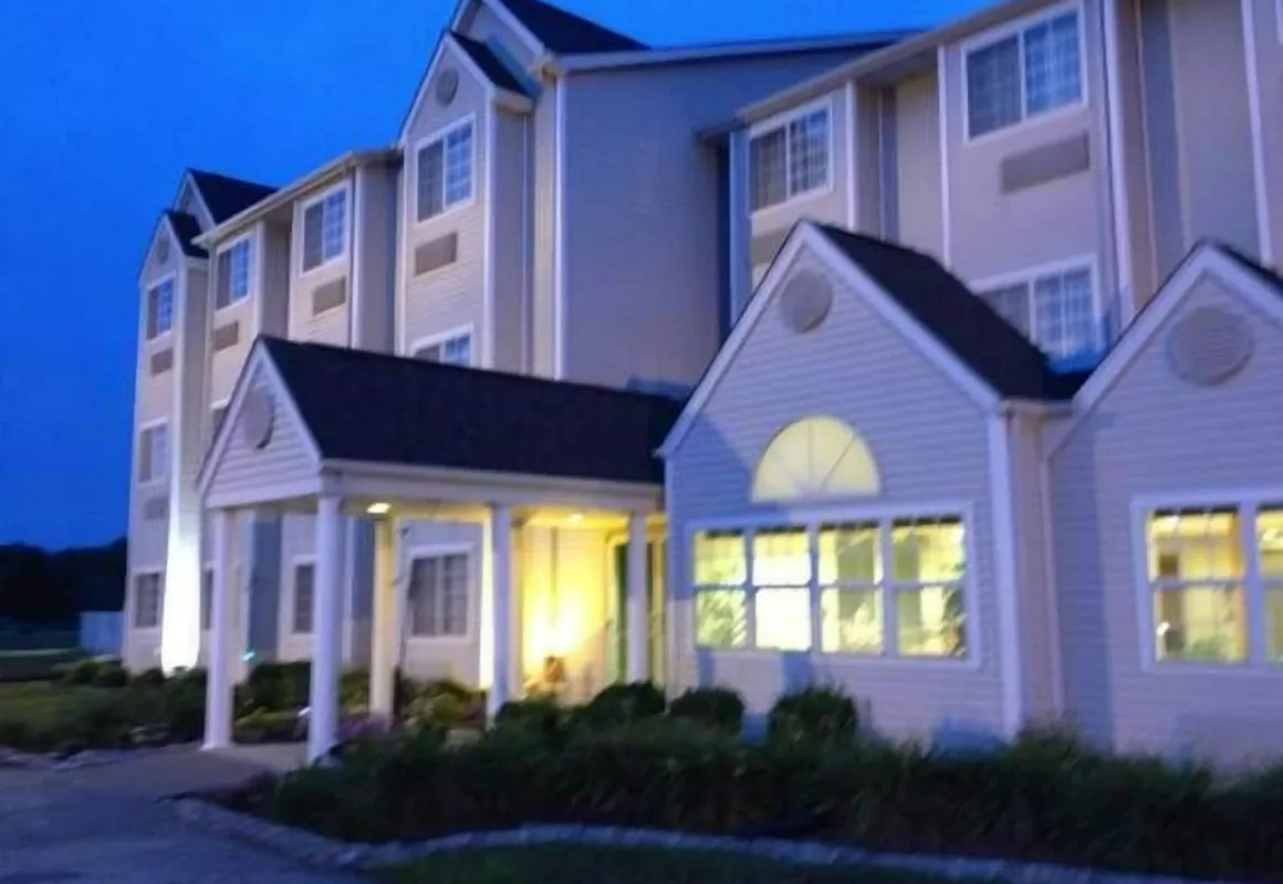 Mariner's Village Resort hotel hero