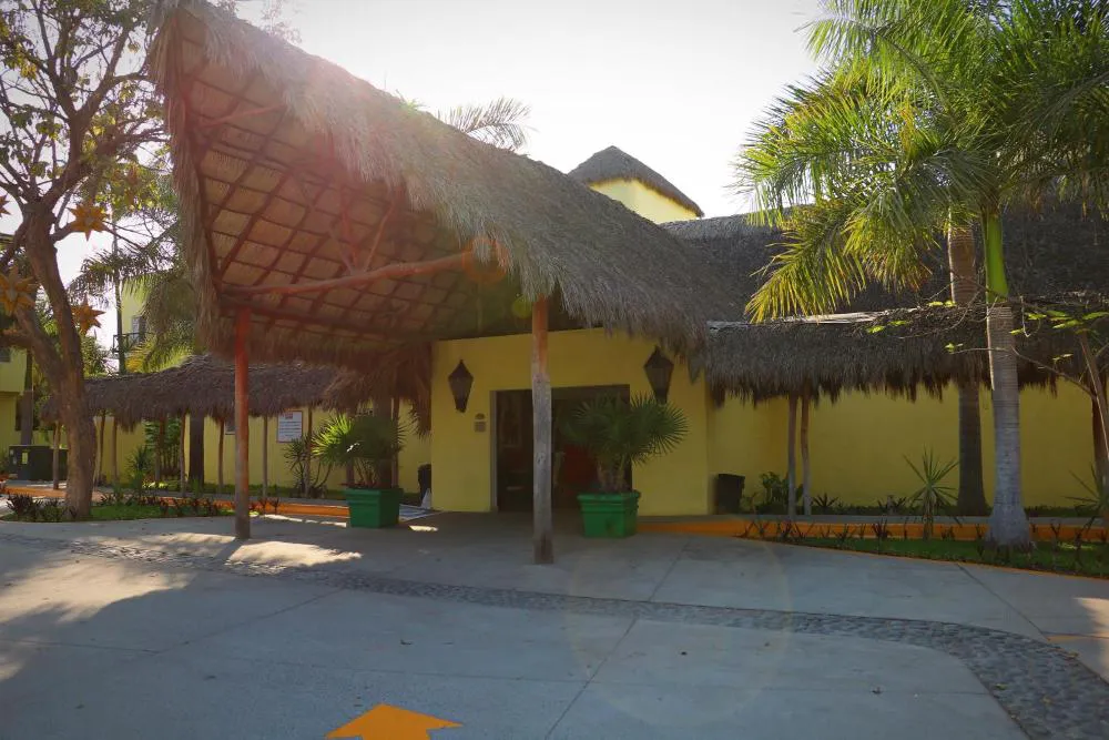 Zar Manzanillo hotel hero