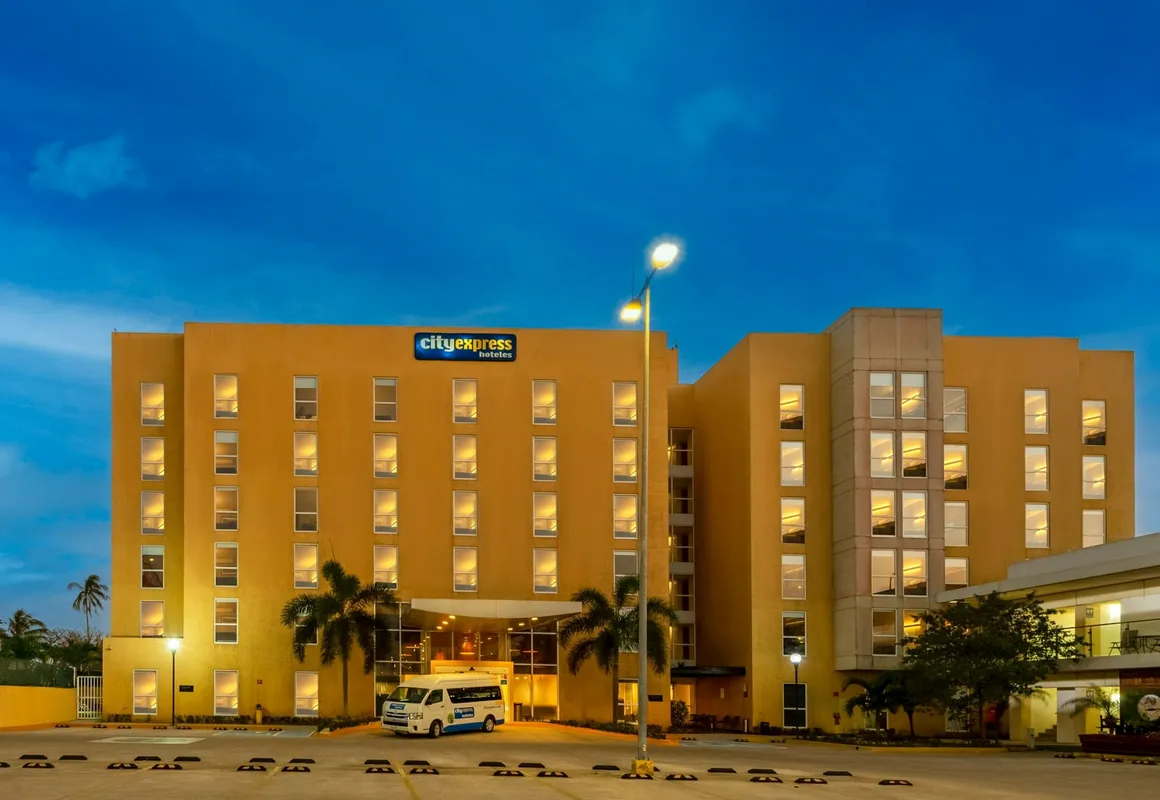 City Express by Marriott Paraiso hotel hero