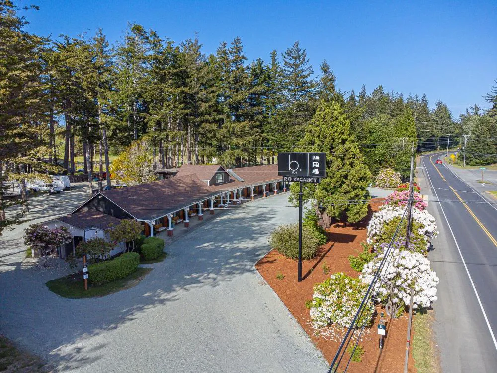 b.side motel + rv hotel hero