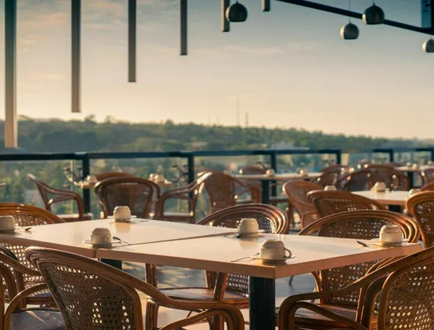 Caracol Plaza hotel detail image 3