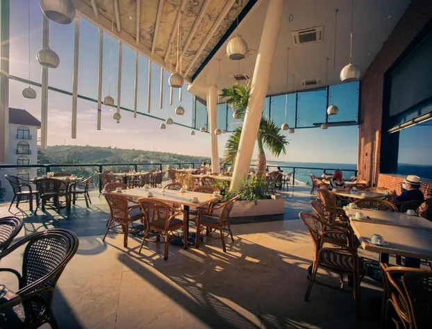 Caracol Plaza hotel detail image 4