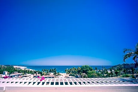 Caracol Plaza hotel detail image 1