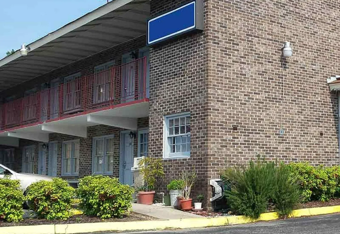 Capt. John Smith Inn hotel hero