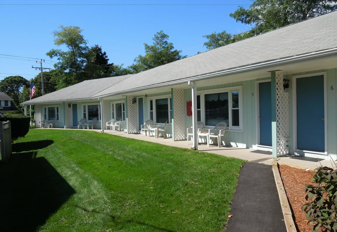 Holiday Vacation Condominium hotel hero