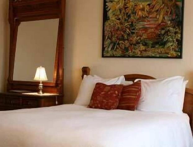 Rossmount Inn hotel detail image 4