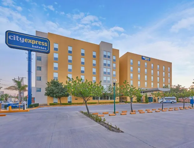 City Express by Marriott Irapuato Norte hotel detail image 1