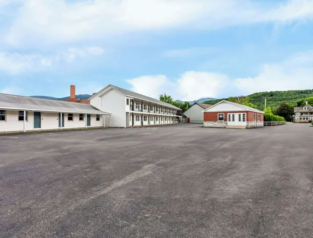 Rodeway Inn Gorham Riverside hotel detail image 3