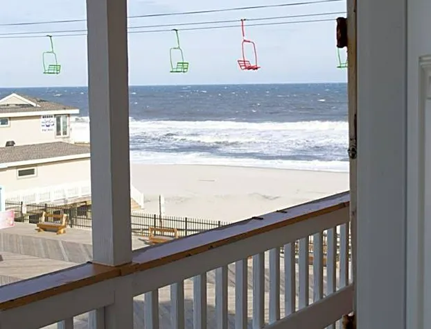 Boardwalk Hotel Charlee & Beach House Rentals hotel detail image 4