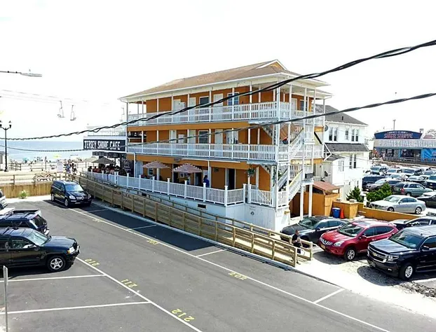 Boardwalk Hotel Charlee & Beach House Rentals hotel detail image 1