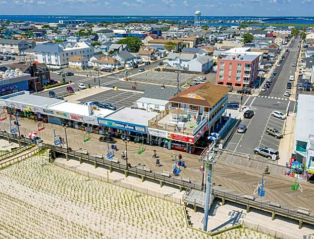 Boardwalk Hotel Charlee & Beach House Rentals hotel detail image 2