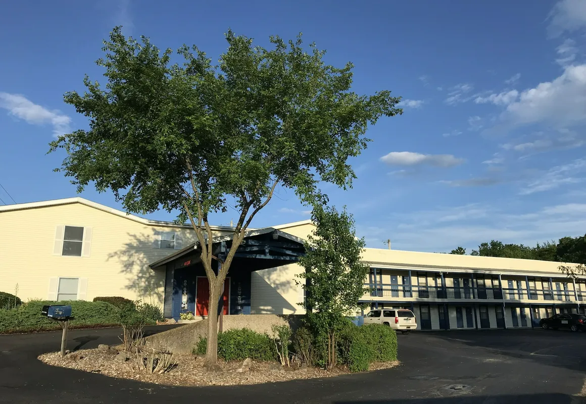 Scottish Inns Osage Beach hotel hero