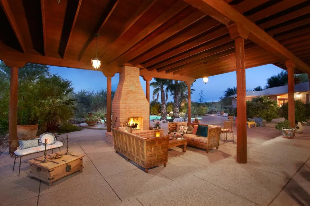 Cactus Cove hotel hero