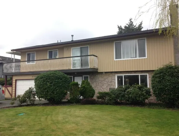 Richmond Vancouver Airport Comfy Home hotel detail image 1