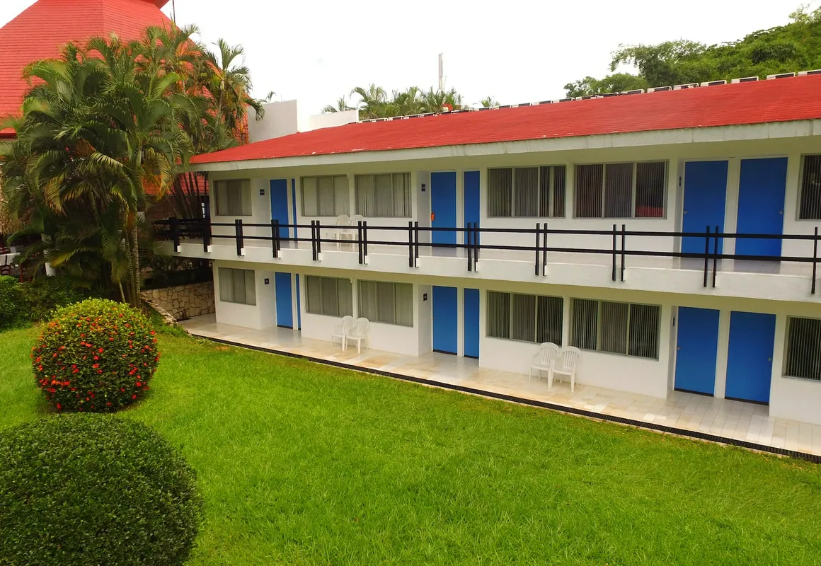 Mision Palenque hotel hero