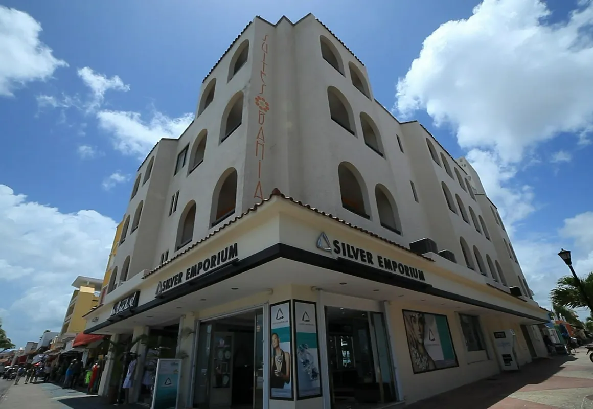 Suites Bahia hotel hero