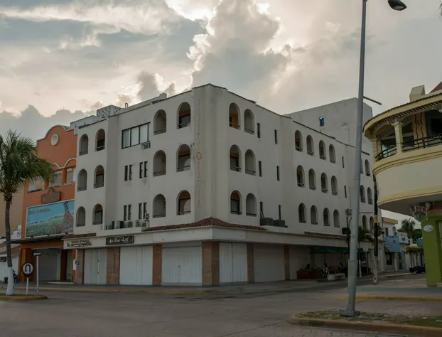 Suites Bahia hotel detail image 1