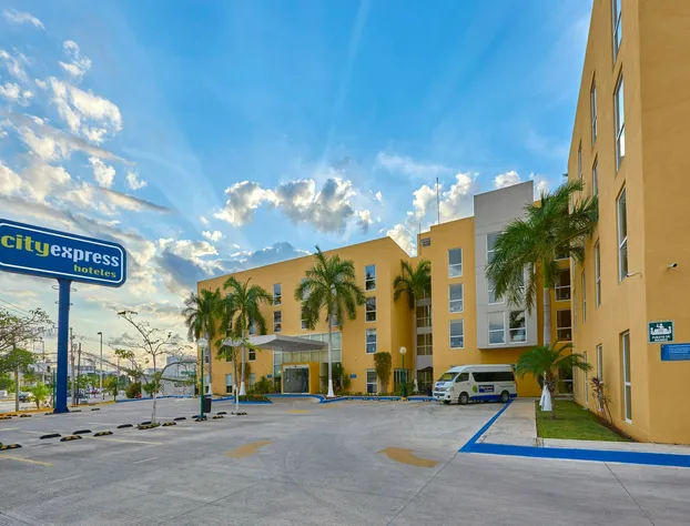 City Express by Marriott Campeche hotel detail image 1