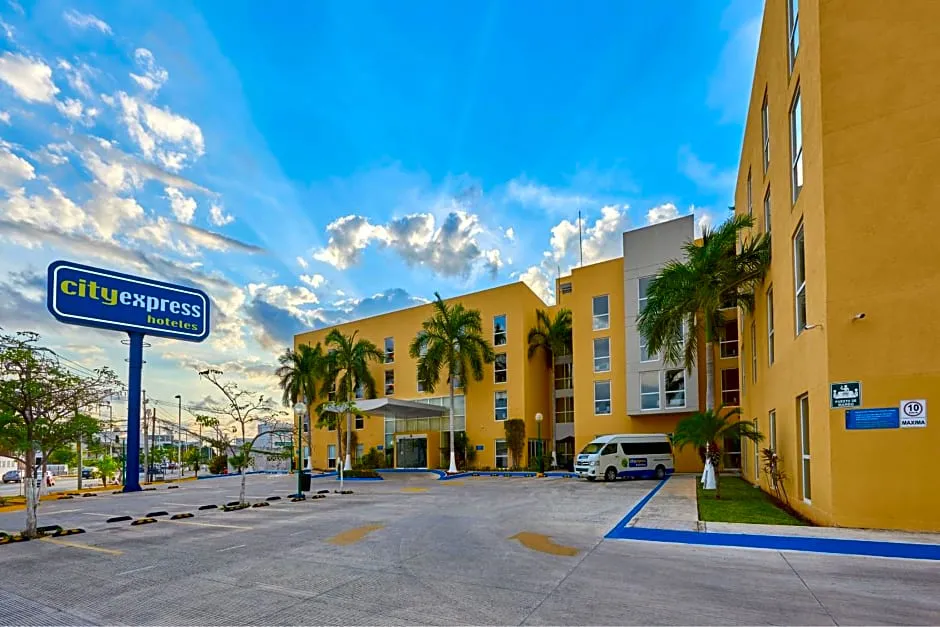 City Express by Marriott Campeche hotel hero