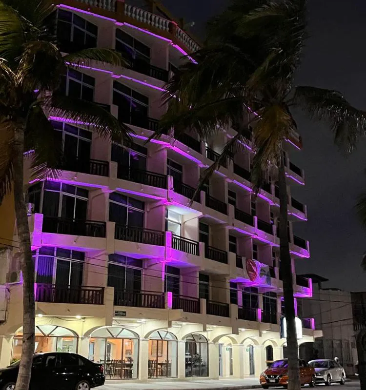 Howard Johnson by Wyndham Veracruz hotel hero