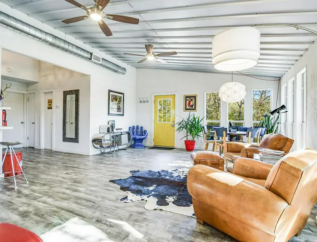 Flophouze Shipping Container Hotel hotel detail image 4