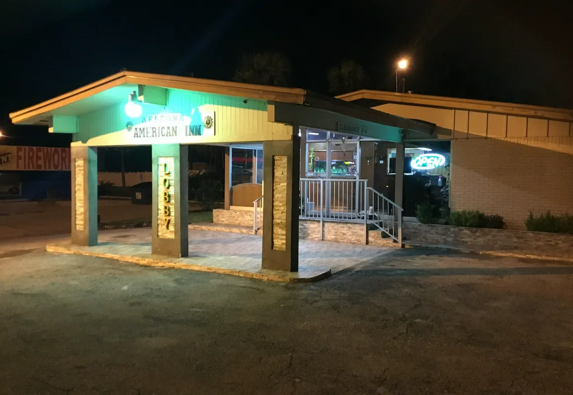 American Inn and Suites hotel hero