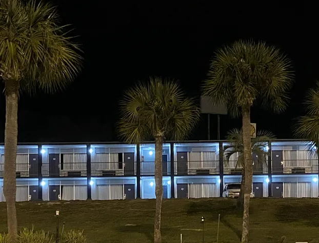 American Inn and Suites hotel detail image 1