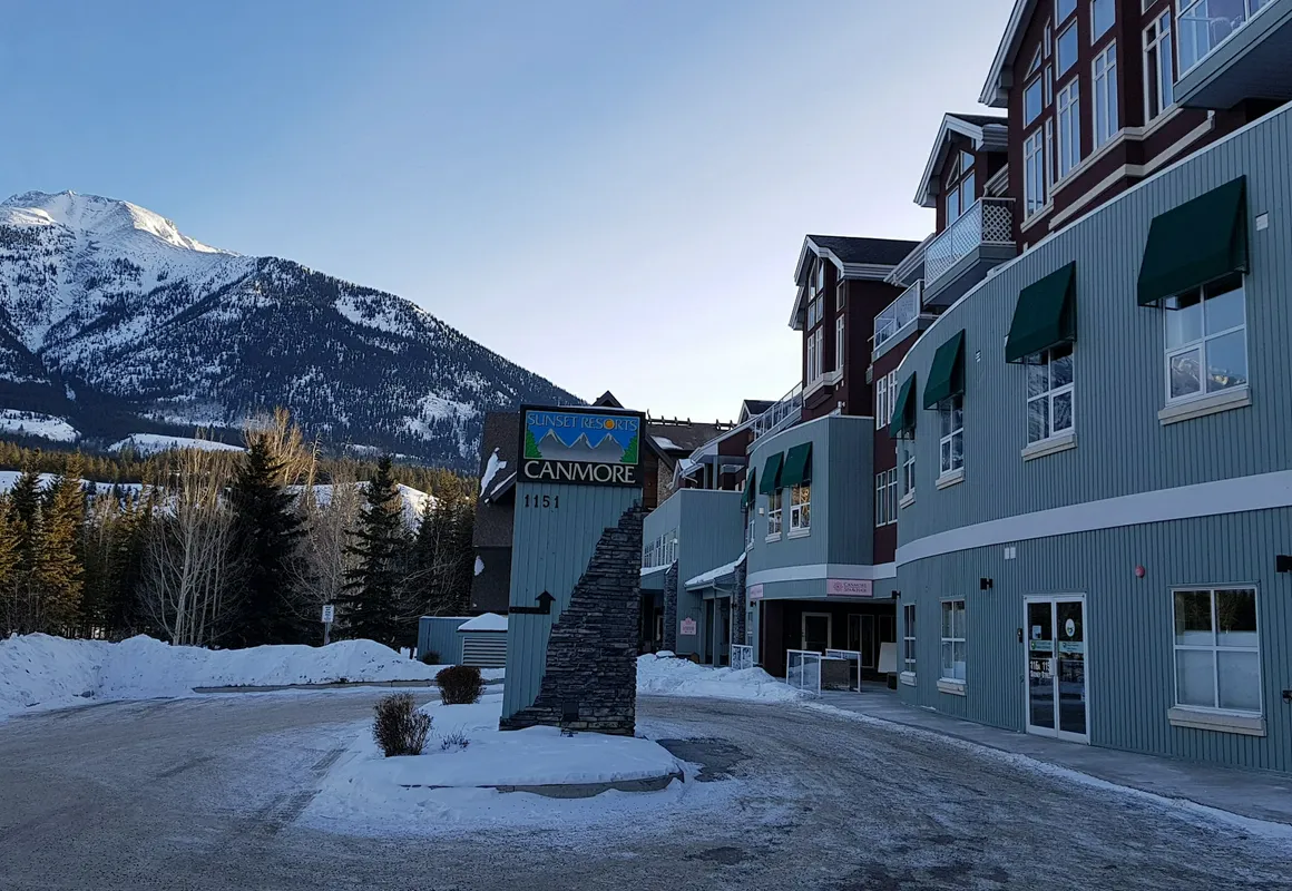 Sunset Resorts Canmore and Spa hotel hero