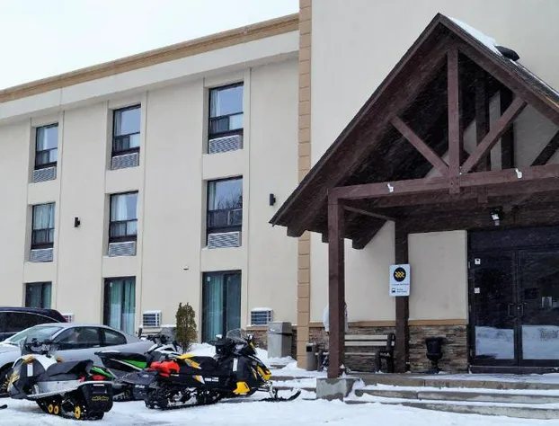 Red Maple inn and suites hotel detail image 1