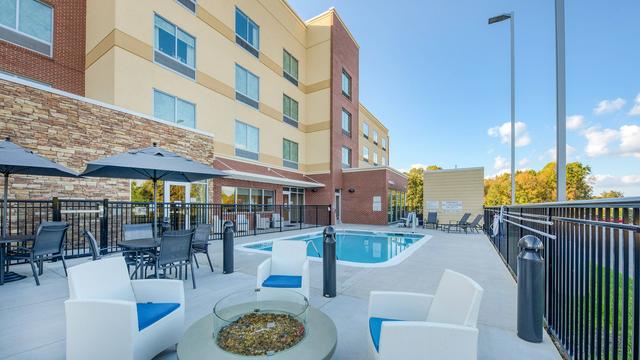 Fairfield Inn & Suites by Marriott Charlotte Belmont hotel detail image 1