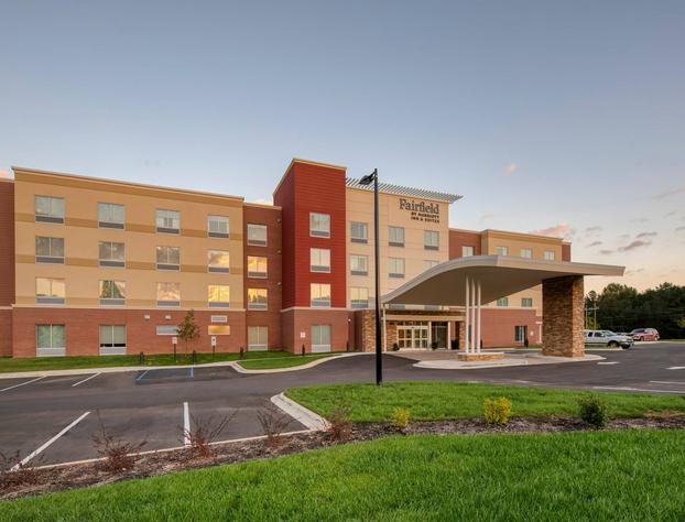 Fairfield Inn & Suites by Marriott Charlotte Belmont hotel detail image 1