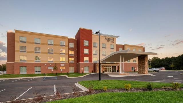 Fairfield Inn & Suites by Marriott Charlotte Belmont hotel detail image 2