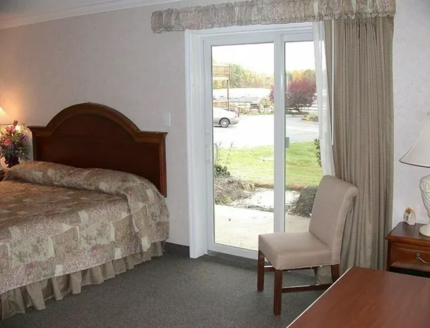 Flying W Airport & Resort hotel detail image 4