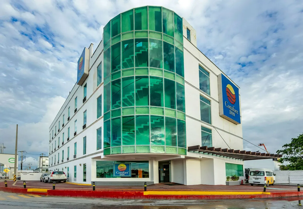 Comfort Inn Cancun Aeropuerto hotel hero