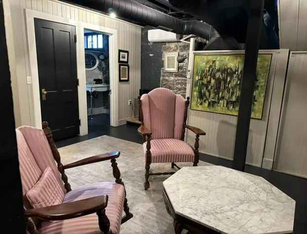 InnBuffalo off Elmwood hotel detail image 2