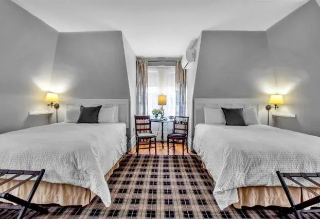 InnBuffalo off Elmwood hotel detail image 3