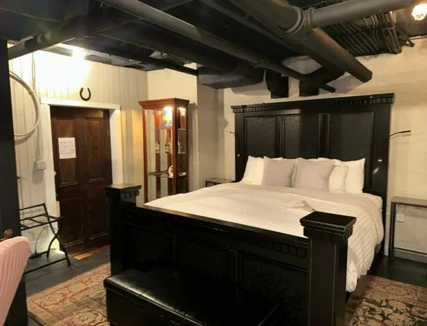 InnBuffalo off Elmwood hotel detail image 4