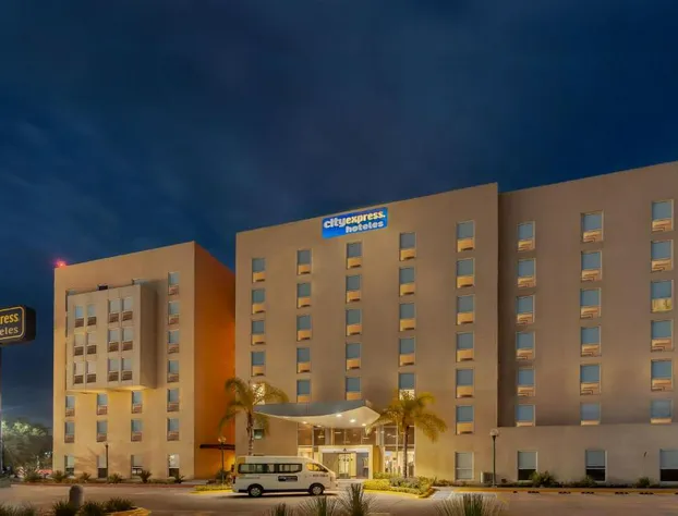 City Express by Marriott Celaya Galerias hotel detail image 1