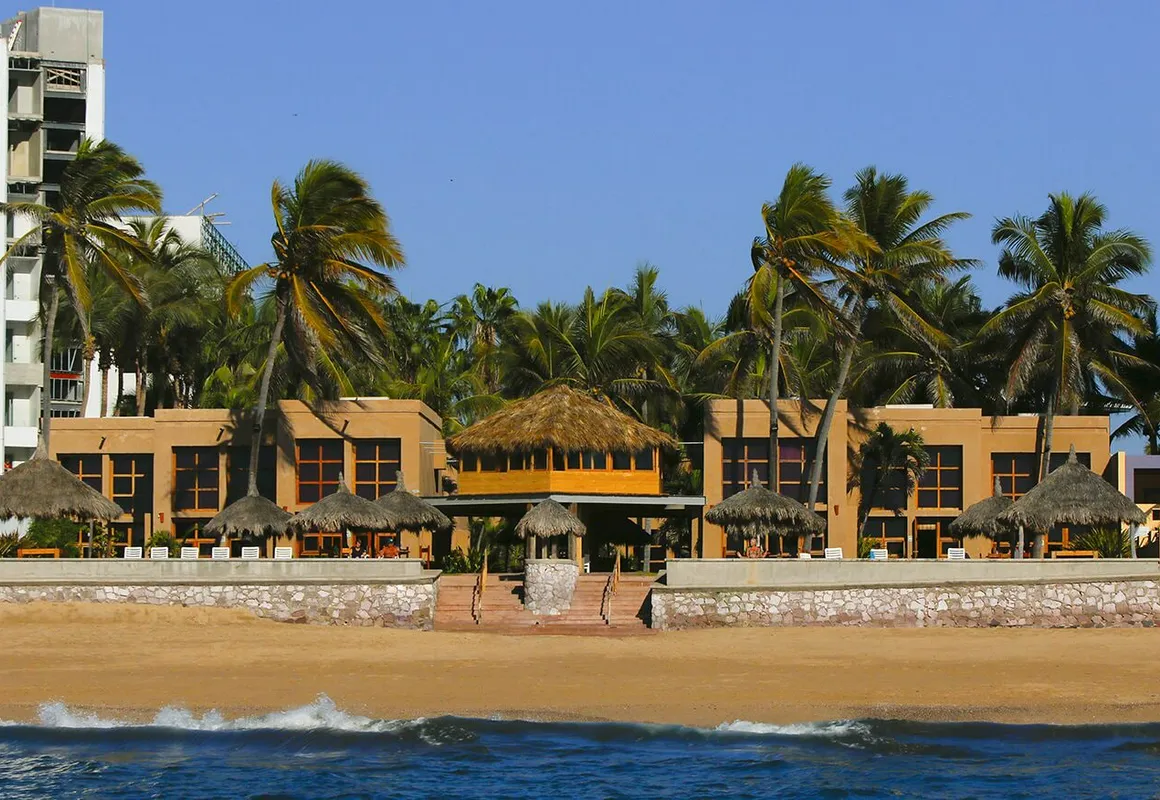 Villas El Rancho hotel hero