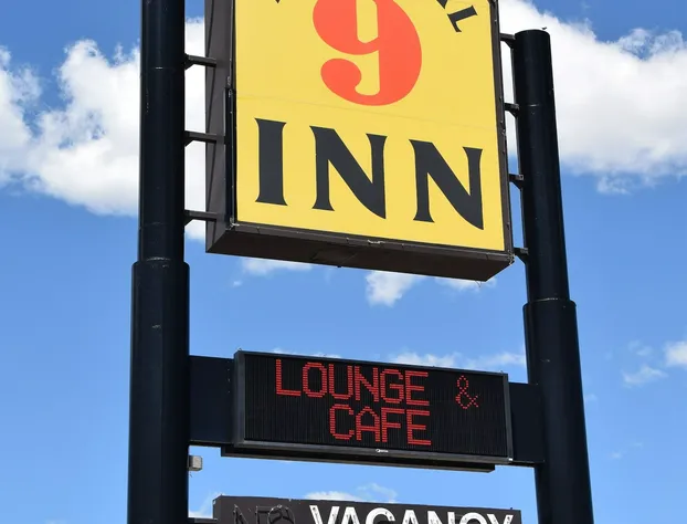 National 9 Gillette hotel detail image 3