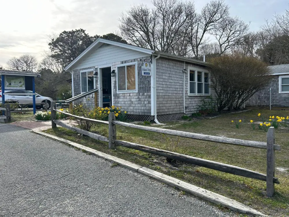 Island Inn hotel hero