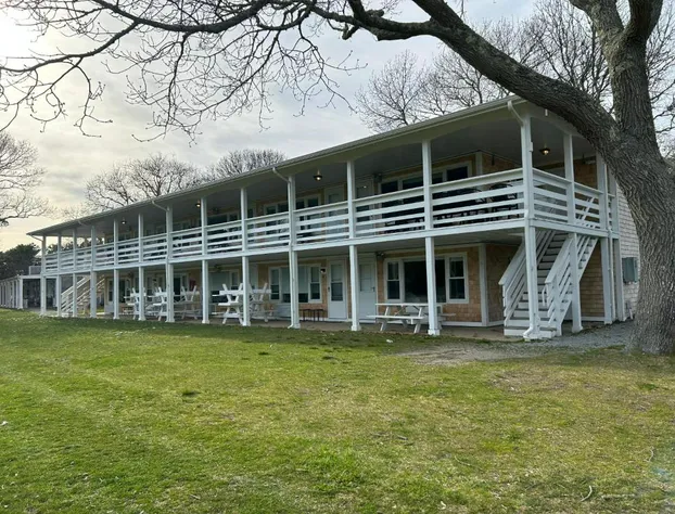 Island Inn hotel detail image 1