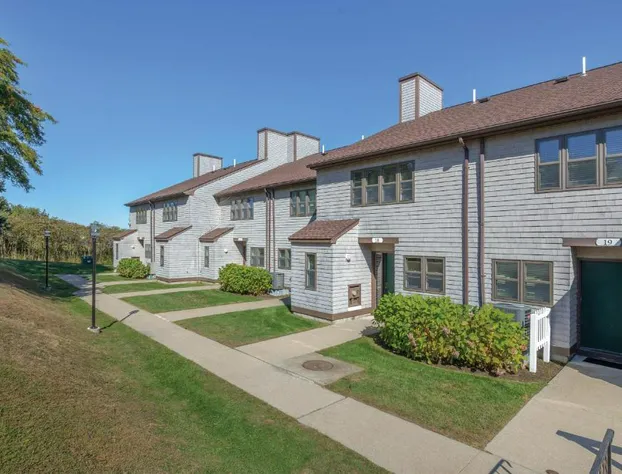 Club Wyndham Newport Overlook hotel detail image 2