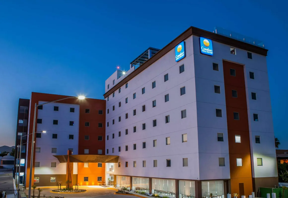 Comfort Inn & Suites Los Cabos hotel hero