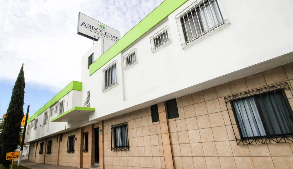 Hotel Arboledas Industrial hotel hero