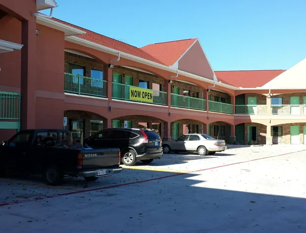 Classic Inn and Suites Humble hotel detail image 3