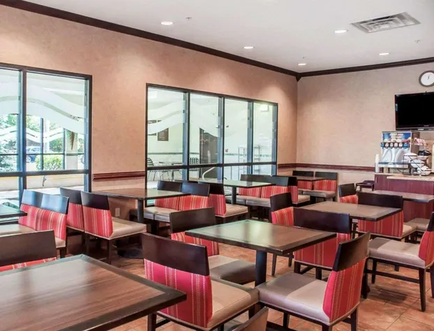 Quality Inn Near Walden Galleria Mall hotel detail image 1