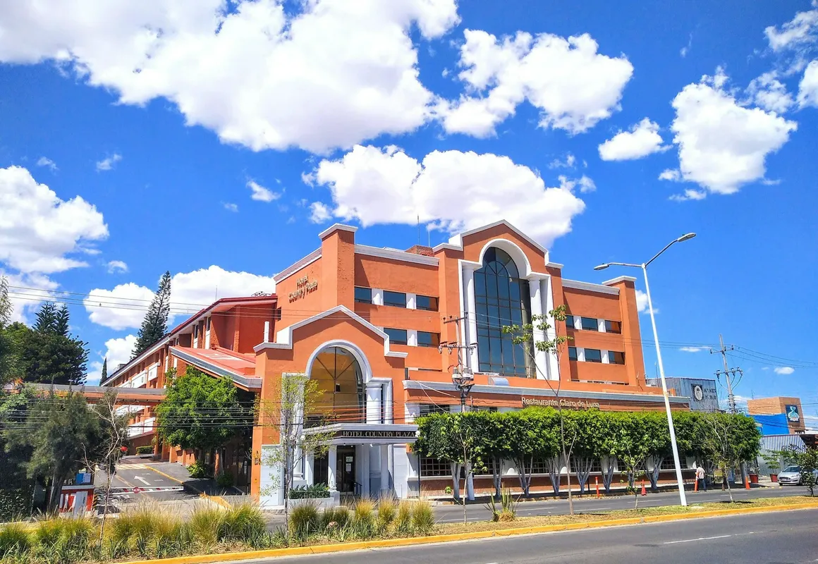 Country Plaza hotel hero