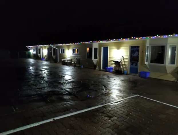 The Pinewood - Adult Getaway by the Lake hotel detail image 1