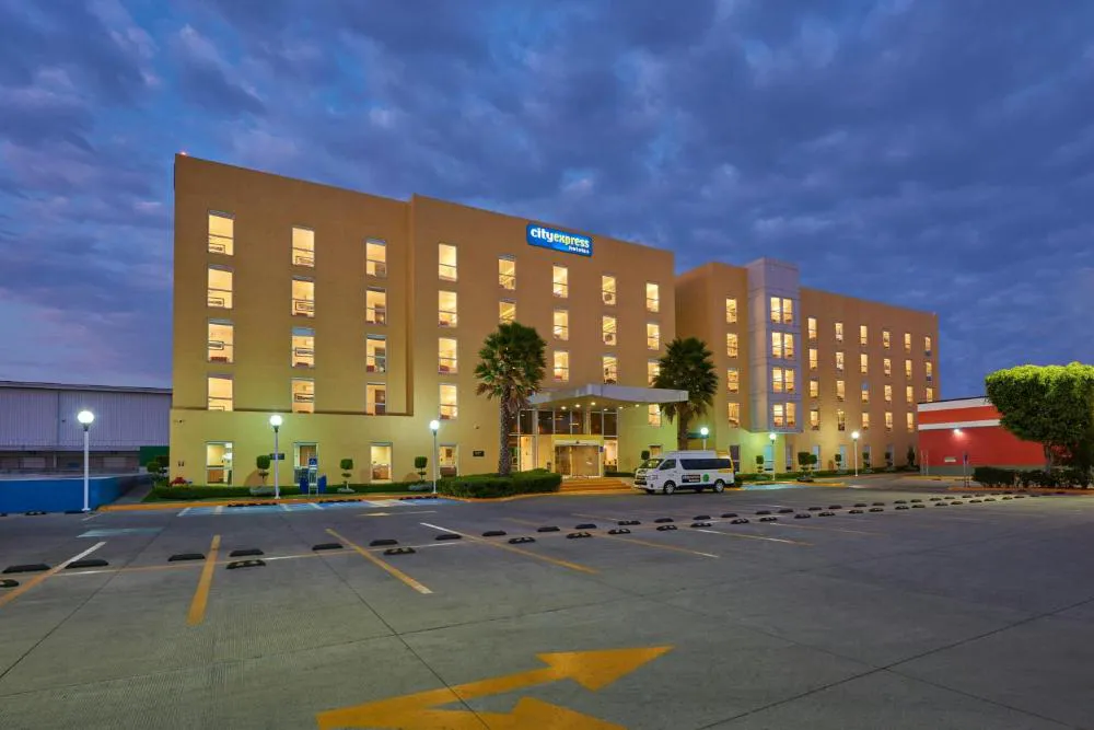 City Express by Marriott Ciudad de México Plaza Central hotel hero